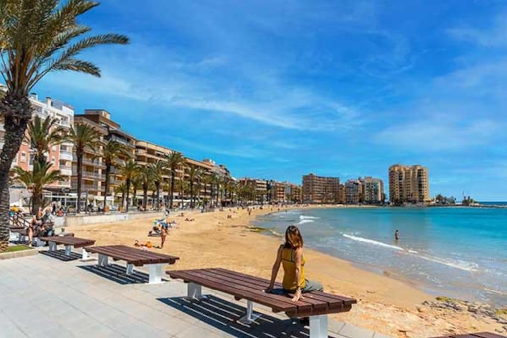Casa Nola Lägenhet Torrevieja Exteriör bild